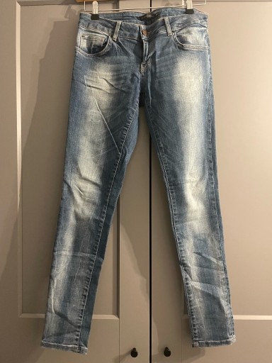 Zdjęcie oferty: ZARA - damskie jeansy, rozmiar 38