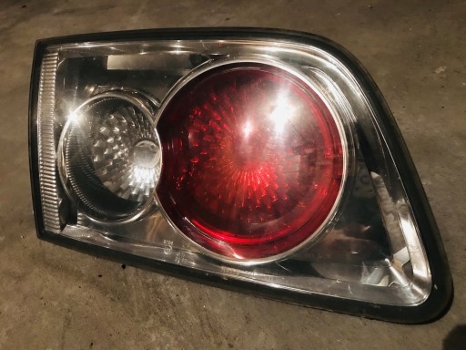 Zdjęcie oferty: LAMPA LEWA TYŁ KLAPY MAZDA 6 GY