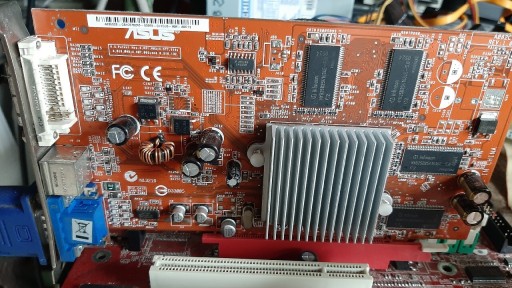 Zdjęcie oferty: Old karta graficzna AGP ATI Radeon 9200 Pro 256 mb