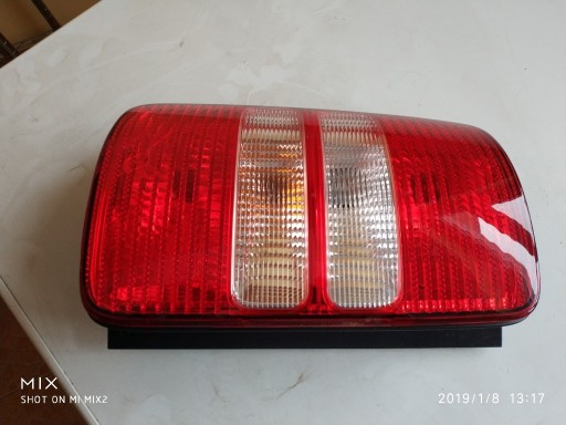 Zdjęcie oferty: VW Caddy III lampa prawy tył 