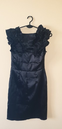 Zdjęcie oferty: Czarna satynowa sukienka na okazję S/36