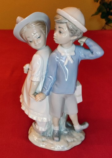 Zdjęcie oferty: Figurka porcelanowa chłopiec z dziewczynką Lladro.