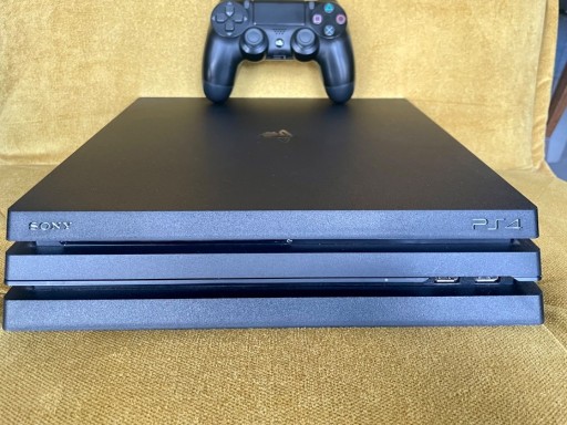 Zdjęcie oferty: Ps4 Pro 1TB w bardzo dobrym stanie