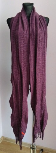 Zdjęcie oferty: Długi fioletowy szalik Esprit frędzle marszczenia
