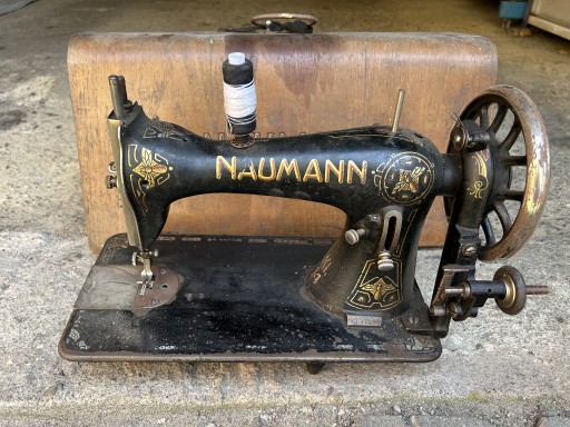 Zdjęcie oferty: Maszyna do szycia Naumann