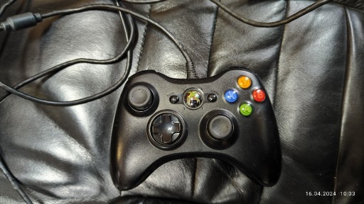 Zdjęcie oferty: PRZEWODOWY XBOX 360 KONTROLER PAD USB PC 