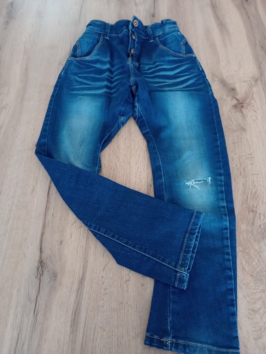 Zdjęcie oferty: Spodnie  jeansy chłopięce 128