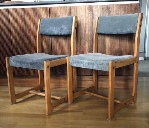 Zdjęcie oferty: 2 krzesła lata 60-te w dobrym stanie