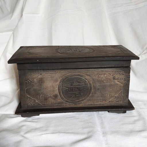 Zdjęcie oferty: Kufer, skrzynka, szkatułka w stylu orientalnym. 