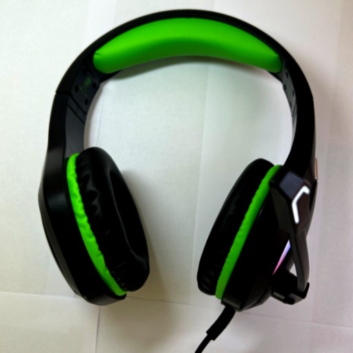 Zdjęcie oferty: Gamingowy zestaw słuchawkowy z mikrofonem i światłem RGB Fachixy FC100