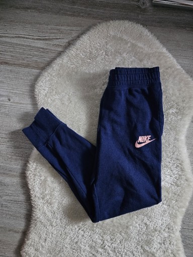 Zdjęcie oferty: Spodnie dresowe Nike Swoosh Rozmiar XS a S Granatowe  , Dres , Dresy