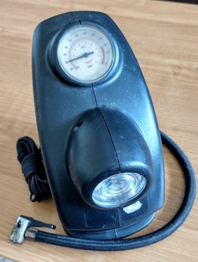 Zdjęcie oferty: KOMPRESOR DYNIC 250PSI/17 BAR Z LATARKA