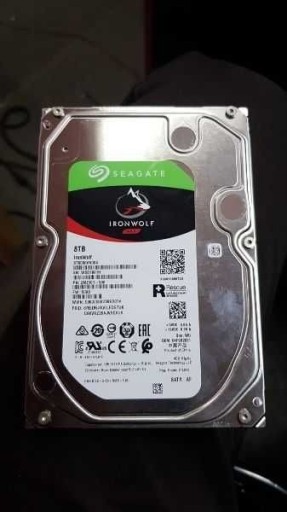 Zdjęcie oferty: Seagate Dysk IronWolf 8TB 3,5  tylko odbiór osobis