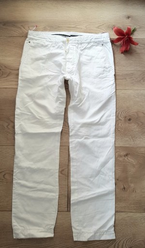 Zdjęcie oferty: Białe męskie spodnie Hugo Boss pas 87cm, dł. 98cm