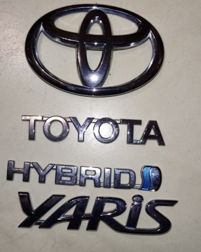 Zdjęcie oferty: YARIS III komplet emblematów (logo) tylnej klapy 