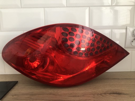 Zdjęcie oferty: Lampa tylna prawa peugeot 207