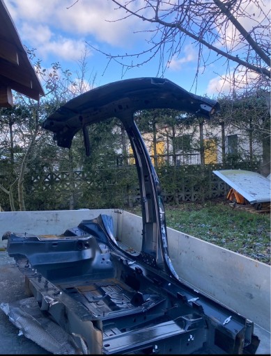 Zdjęcie oferty: próg, słupek, kawałek podłogi audi a4b9