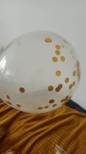 Zdjęcie oferty: Balony ze złotym konfetti