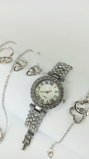 Zdjęcie oferty: Srebrny zegarek damski kwarcowy Zestaw biżuterii 