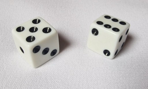 Zdjęcie oferty: Monopoly Classic oryginalne kości (kość) k6 białe (biała) Hasbro