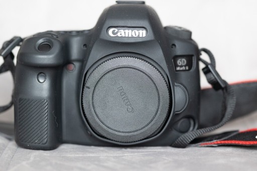 Zdjęcie oferty: Canon 6D MK2 niski przebieg 28.040tyś zdj stan.bdb