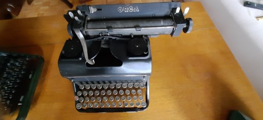 Zdjęcie oferty: Zabytkowa maszyna do pisania 