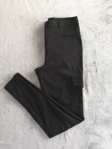 Zdjęcie oferty: Czarne spodnie dresowe rurki z wysokim stanem 