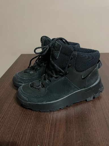 Zdjęcie oferty: Czarne traperki damskie Nike 