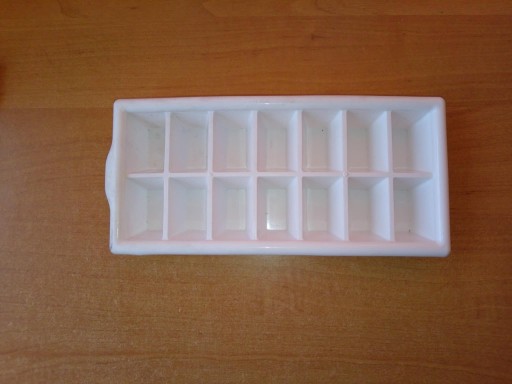 Zdjęcie oferty: Forma foremka pojemnik na kostki lodu do zamrażarki lodówki 14 kostek