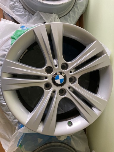 Zdjęcie oferty: Felgi aluminiowe BMW F30 ,F20, F32 stan idealny