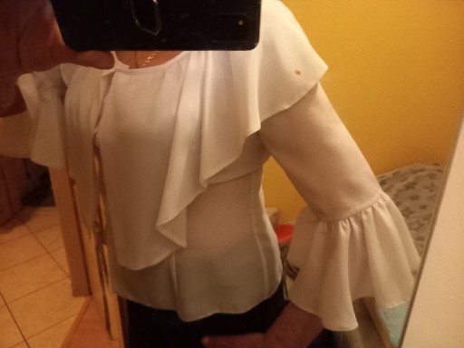 Zdjęcie oferty: Bluzka damska biała z falbankami