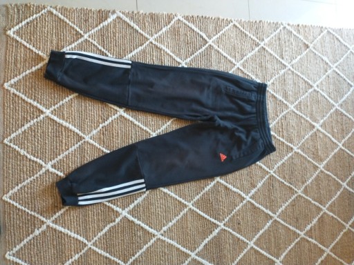 Zdjęcie oferty: Spodnie dresowe Adidas 152