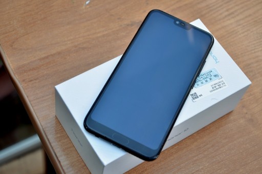 Zdjęcie oferty: Smartfon Honor 10 4 GB / 128 GB czarny ODNOWIONY