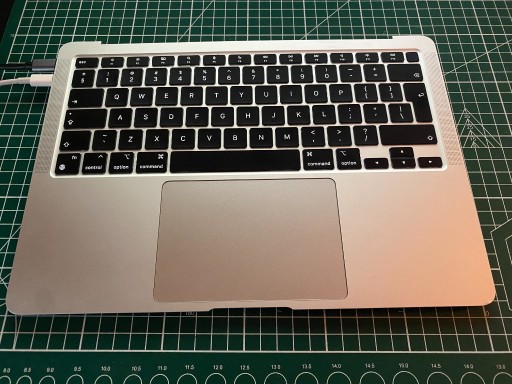 Zdjęcie oferty: Obudowa do laptopa Apple A2337 Topcase + bateria