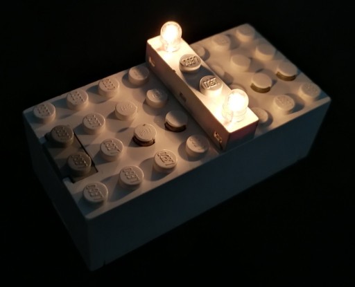 Zdjęcie oferty: LEGO 4760 biały pojemnik na baterie 9V