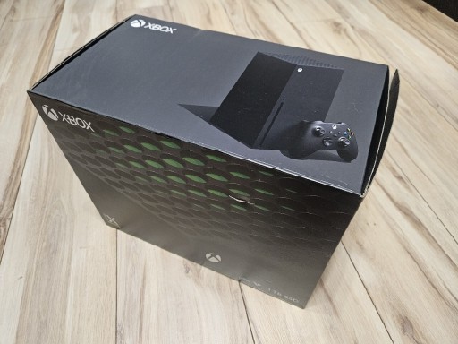 Zdjęcie oferty: Konsola Xbox series X + 2 pady PRAWIE JAK NOWA!