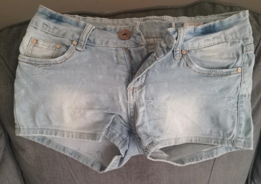 Zdjęcie oferty: Spodenki jeansowe damskie  krótkie rozmiar S