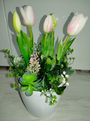 Zdjęcie oferty: Kompozycja kwiatowa z silikonowymi tulipanami 