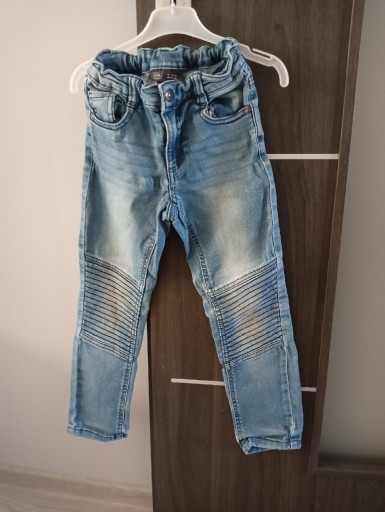 Zdjęcie oferty: Spodnie jeansowe roz 122