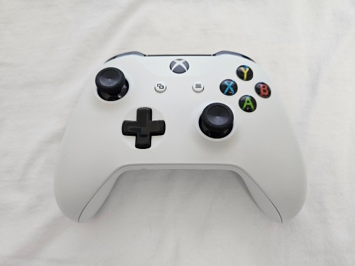 Zdjęcie oferty: Pad Xbox model 1708, biały