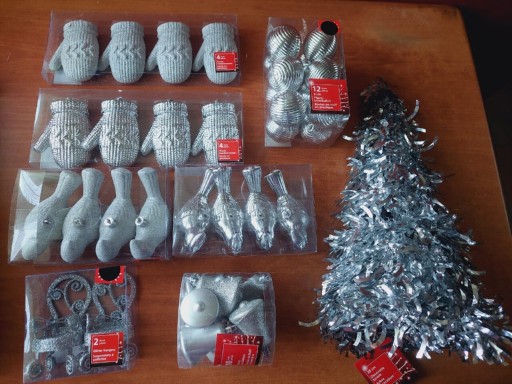 Zdjęcie oferty: Zestaw dekoracji świątecznych i choinkowych kolor srebrny / bombki  choinka