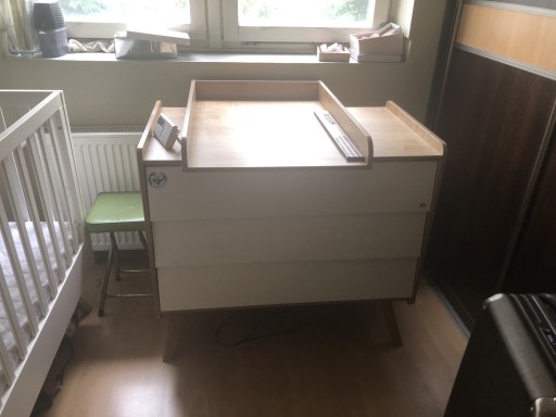 Zdjęcie oferty: Łóżeczko i przewijak drewniany dla dziecka