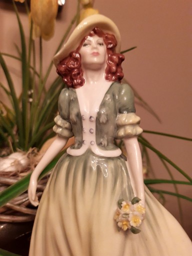 Zdjęcie oferty: Figurka porcelanowa ROYAL DOULTON-SPRING POSY