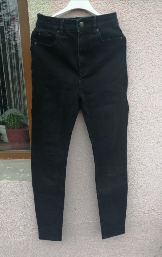 Zdjęcie oferty: Czarne spodnie dzinsowe z wysokim stanem