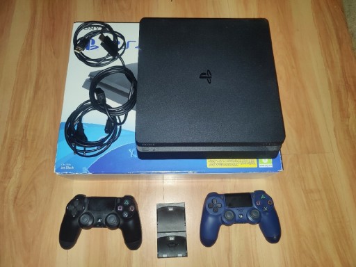 Zdjęcie oferty: PlayStation 4 Slim 500GB + 2 pady i ładowarka 