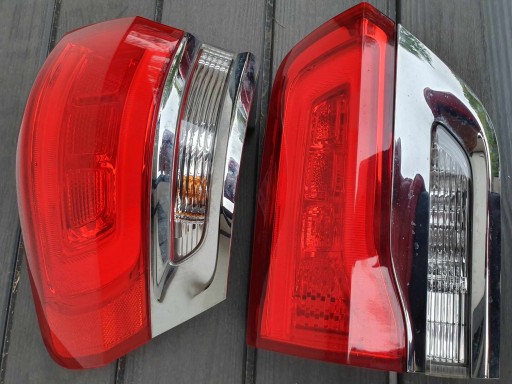 Zdjęcie oferty: Lampa tylna(2 elementy)lewa Jeep WK2 