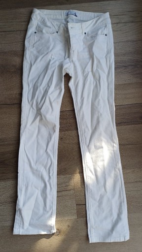 Zdjęcie oferty: Spodnie używane ZARA woman białe EUR 38 