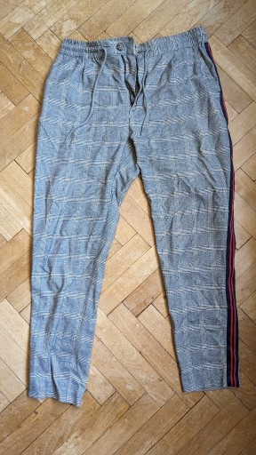 Zdjęcie oferty: Spodnie w kratę z lampasami Pull & Bear