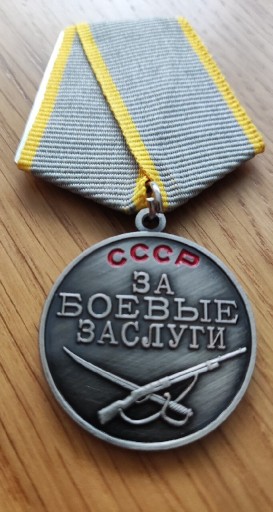 Zdjęcie oferty: Medal za bojowe zaslugi