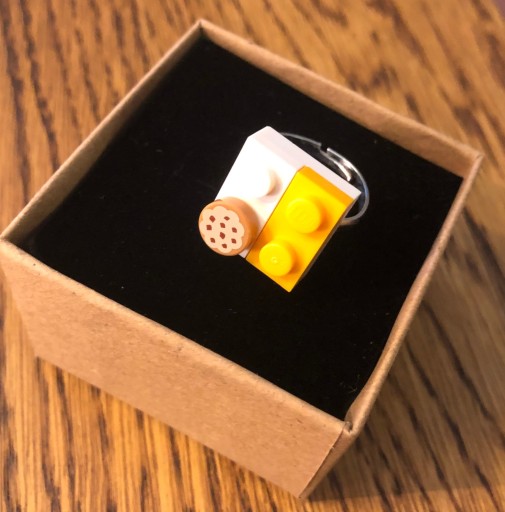 Zdjęcie oferty: Lego Pierścionek płytka 2x2 biały i żółty pancake